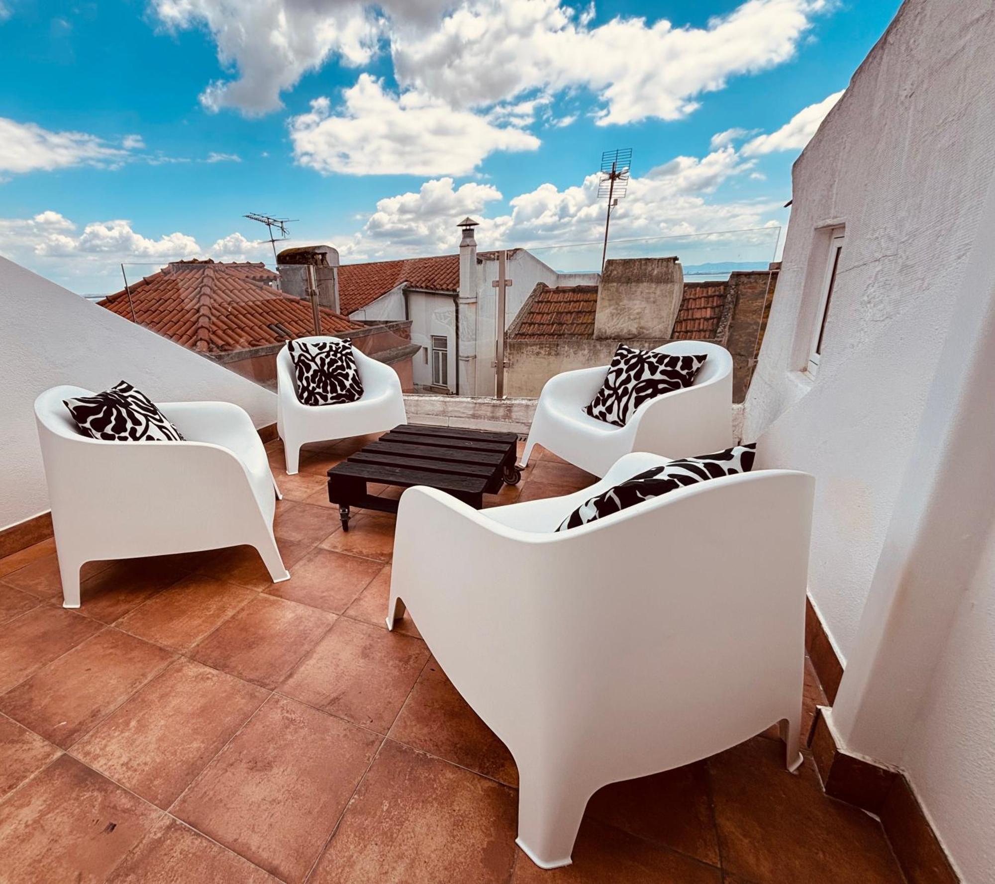 Cosy Alfama Hideout - With Rooftop Terrace Lisbon Luaran gambar